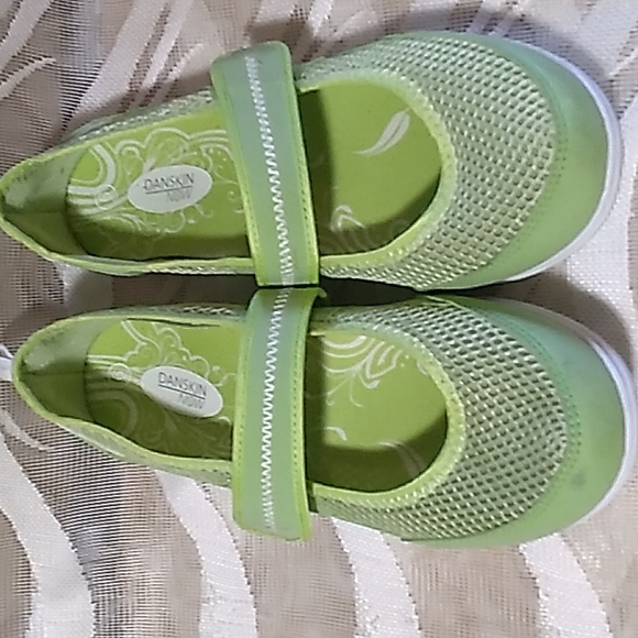 Danskin Now Slip-on Sandals - Picture 3 of 5